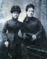 Our only family photo from the period - but we don't know who the women are!